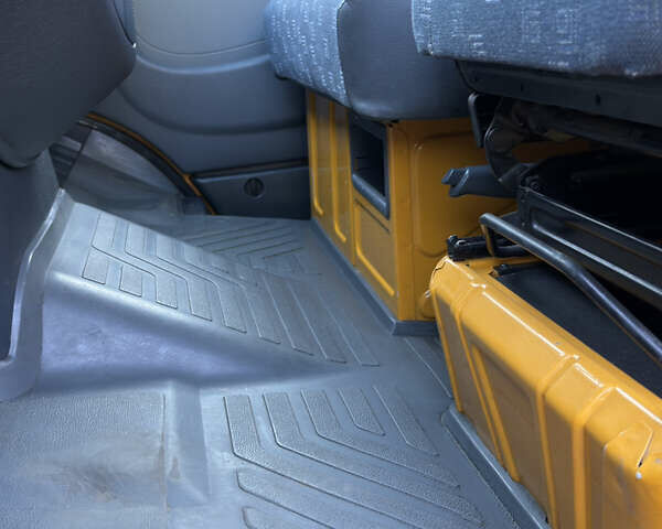 Жовтий Мерседес Sprinter, об'ємом двигуна 2.7 л та пробігом 400 тис. км за 18200 $, фото 46 на Automoto.ua