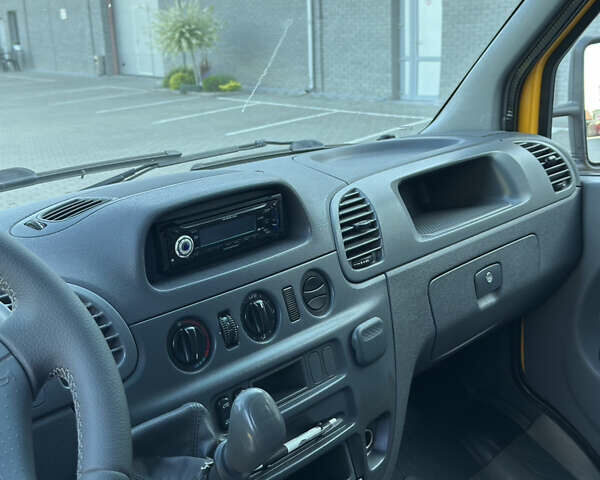 Жовтий Мерседес Sprinter, об'ємом двигуна 2.7 л та пробігом 400 тис. км за 18200 $, фото 49 на Automoto.ua