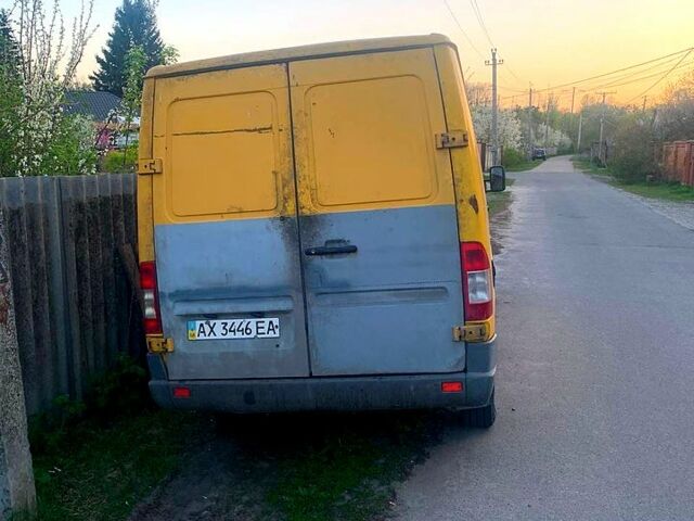 Желтый Мерседес Sprinter, объемом двигателя 2.2 л и пробегом 300 тыс. км за 6500 $, фото 1 на Automoto.ua