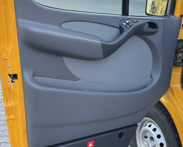 Жовтий Мерседес Sprinter, об'ємом двигуна 2.7 л та пробігом 400 тис. км за 18200 $, фото 51 на Automoto.ua