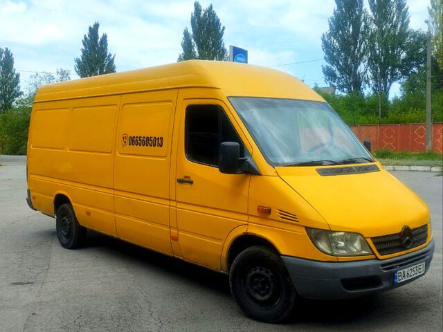 Желтый Мерседес Sprinter, объемом двигателя 2.2 л и пробегом 460 тыс. км за 8800 $, фото 5 на Automoto.ua