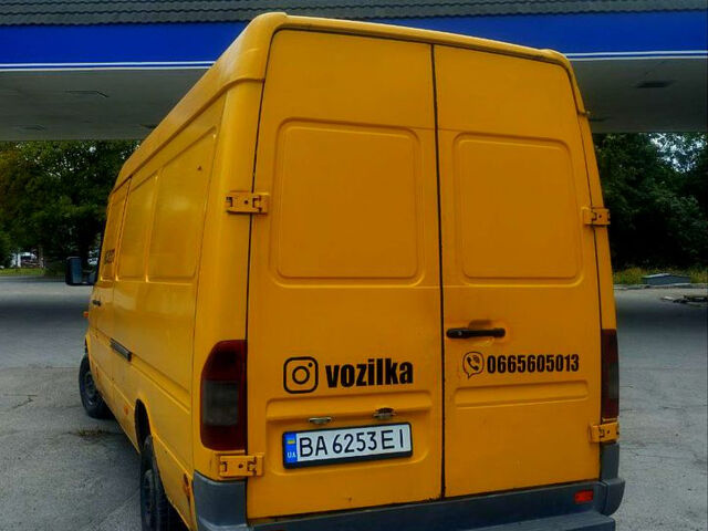 Желтый Мерседес Sprinter, объемом двигателя 2.2 л и пробегом 460 тыс. км за 8800 $, фото 3 на Automoto.ua