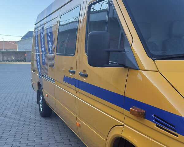 Жовтий Мерседес Sprinter, об'ємом двигуна 2.7 л та пробігом 400 тис. км за 18200 $, фото 31 на Automoto.ua