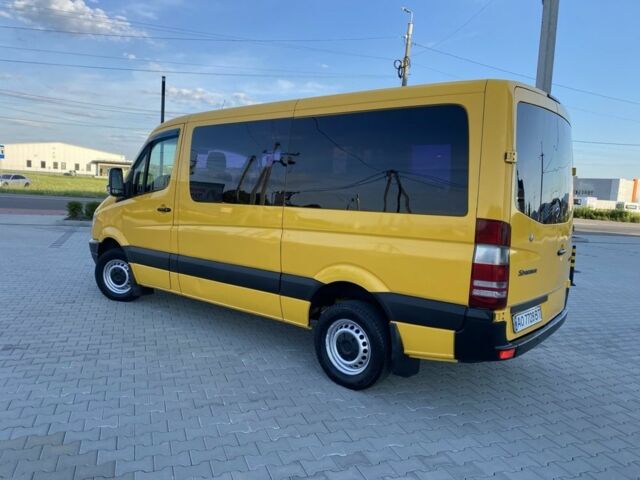 Желтый Мерседес Sprinter, объемом двигателя 2.1 л и пробегом 313 тыс. км за 11950 $, фото 2 на Automoto.ua