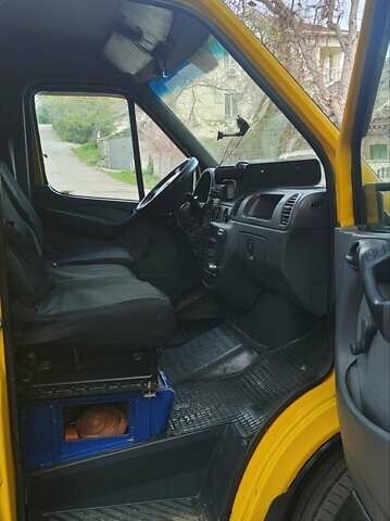 Желтый Мерседес Sprinter, объемом двигателя 2.2 л и пробегом 626 тыс. км за 5200 $, фото 4 на Automoto.ua