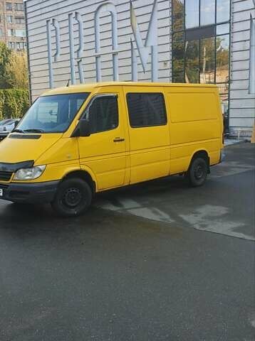 Желтый Мерседес Sprinter, объемом двигателя 2.2 л и пробегом 626 тыс. км за 5200 $, фото 3 на Automoto.ua