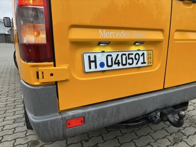 Желтый Мерседес Sprinter, объемом двигателя 2.1 л и пробегом 350 тыс. км за 11100 $, фото 21 на Automoto.ua