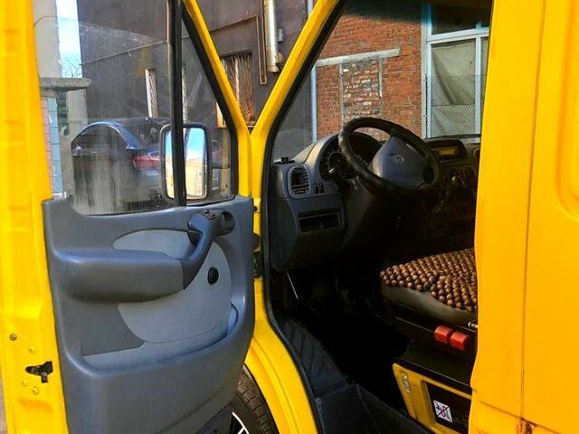 Желтый Мерседес Sprinter, объемом двигателя 2.1 л и пробегом 700 тыс. км за 8500 $, фото 1 на Automoto.ua