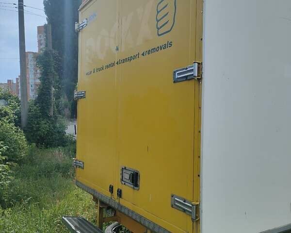 Желтый Мерседес Sprinter, объемом двигателя 2.2 л и пробегом 391 тыс. км за 10500 $, фото 4 на Automoto.ua