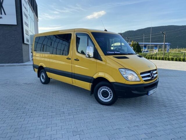 Желтый Мерседес Sprinter, объемом двигателя 2.1 л и пробегом 313 тыс. км за 11950 $, фото 5 на Automoto.ua