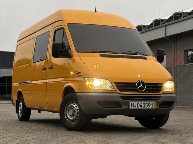 Желтый Мерседес Sprinter, объемом двигателя 2.1 л и пробегом 350 тыс. км за 11100 $, фото 14 на Automoto.ua