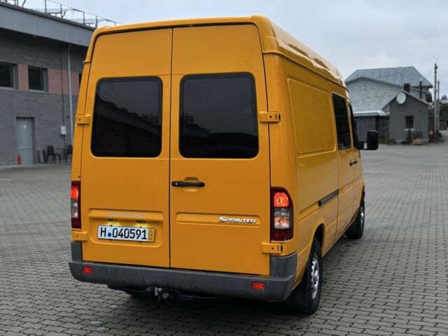 Желтый Мерседес Sprinter, объемом двигателя 2.1 л и пробегом 350 тыс. км за 11100 $, фото 7 на Automoto.ua