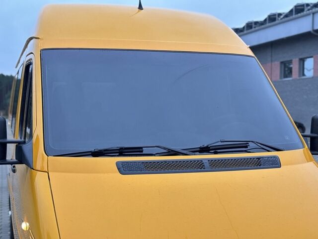 Желтый Мерседес Sprinter, объемом двигателя 2.1 л и пробегом 350 тыс. км за 11100 $, фото 16 на Automoto.ua