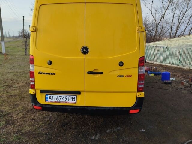 Желтый Мерседес Sprinter, объемом двигателя 3 л и пробегом 340 тыс. км за 11000 $, фото 5 на Automoto.ua