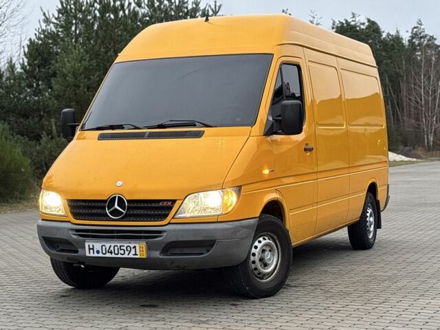 Желтый Мерседес Sprinter, объемом двигателя 2.1 л и пробегом 350 тыс. км за 11100 $, фото 13 на Automoto.ua