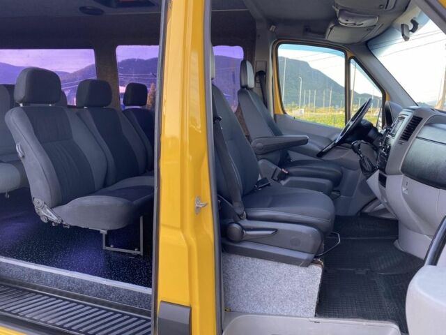 Желтый Мерседес Sprinter, объемом двигателя 2.1 л и пробегом 313 тыс. км за 11950 $, фото 6 на Automoto.ua