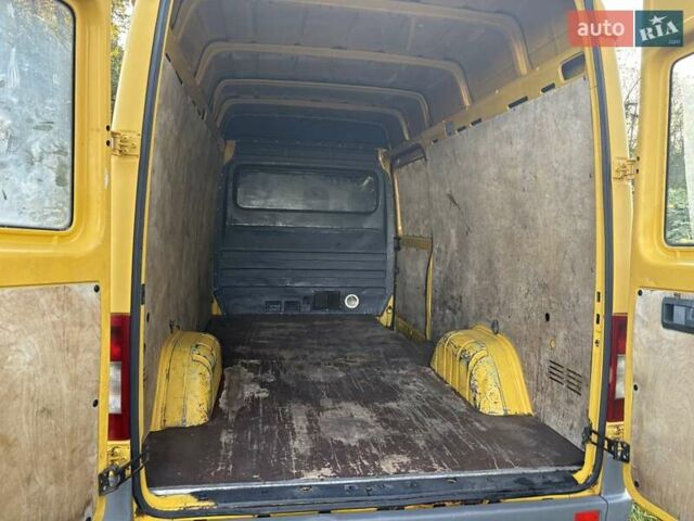 Желтый Мерседес Sprinter, объемом двигателя 2.15 л и пробегом 483 тыс. км за 9000 $, фото 2 на Automoto.ua