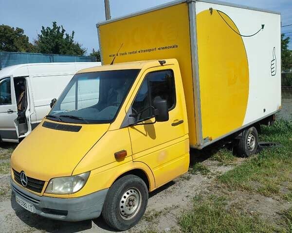 Желтый Мерседес Sprinter, объемом двигателя 2.2 л и пробегом 391 тыс. км за 10500 $, фото 2 на Automoto.ua
