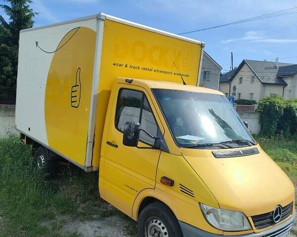 Желтый Мерседес Sprinter, объемом двигателя 2.2 л и пробегом 391 тыс. км за 10500 $, фото 3 на Automoto.ua