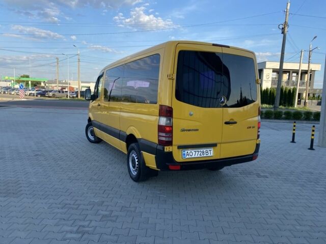 Желтый Мерседес Sprinter, объемом двигателя 2.1 л и пробегом 313 тыс. км за 11950 $, фото 3 на Automoto.ua