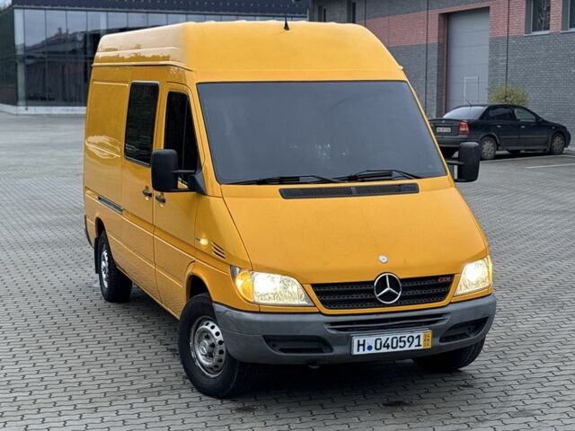 Желтый Мерседес Sprinter, объемом двигателя 2.1 л и пробегом 350 тыс. км за 11100 $, фото 15 на Automoto.ua
