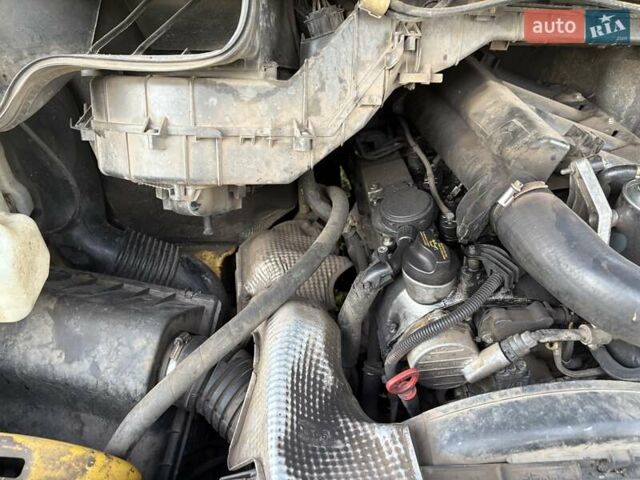 Желтый Мерседес Sprinter, объемом двигателя 2.15 л и пробегом 483 тыс. км за 9000 $, фото 3 на Automoto.ua