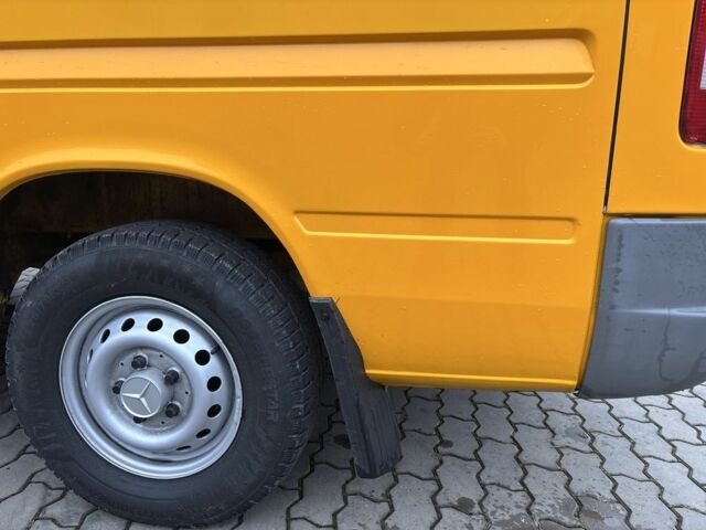 Желтый Мерседес Sprinter, объемом двигателя 2.1 л и пробегом 350 тыс. км за 11100 $, фото 22 на Automoto.ua