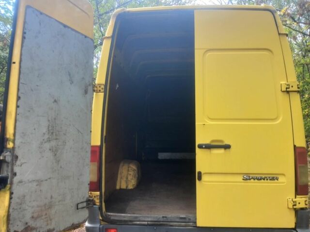 Жовтий Мерседес Sprinter, об'ємом двигуна 2.2 л та пробігом 515 тис. км за 7700 $, фото 3 на Automoto.ua