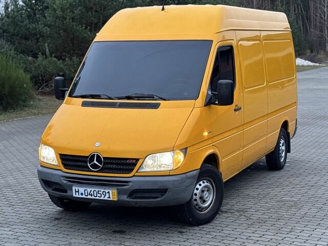 Желтый Мерседес Sprinter, объемом двигателя 2.1 л и пробегом 350 тыс. км за 11100 $, фото 12 на Automoto.ua
