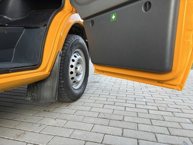 Мерседес Sprinter 2006 у Рівному на Automoto.ua Жовтий Мерседес Sprinter, об'ємом двигуна 2.1 л та пробігом 377 тис. км за 11350 $, фото 9 на Automoto.ua