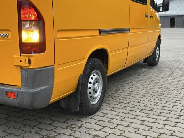 Желтый Мерседес Sprinter, объемом двигателя 2.1 л и пробегом 350 тыс. км за 11100 $, фото 8 на Automoto.ua