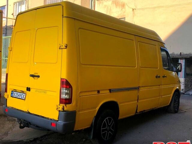 Желтый Мерседес Sprinter, объемом двигателя 2.1 л и пробегом 700 тыс. км за 8500 $, фото 4 на Automoto.ua