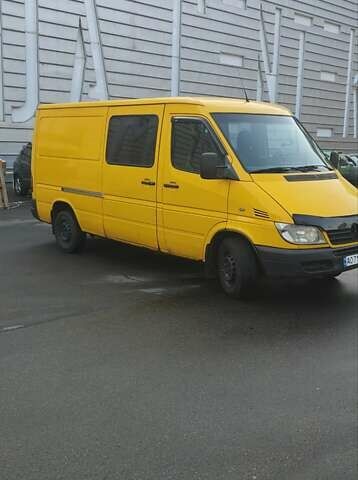 Желтый Мерседес Sprinter, объемом двигателя 2.2 л и пробегом 626 тыс. км за 5200 $, фото 1 на Automoto.ua
