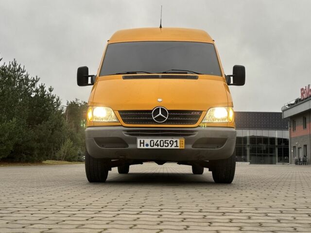 Желтый Мерседес Sprinter, объемом двигателя 2.1 л и пробегом 350 тыс. км за 11100 $, фото 10 на Automoto.ua