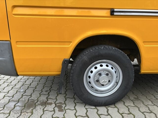Желтый Мерседес Sprinter, объемом двигателя 2.1 л и пробегом 350 тыс. км за 11100 $, фото 19 на Automoto.ua