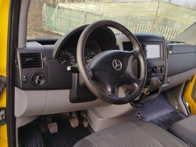 Желтый Мерседес Sprinter, объемом двигателя 3 л и пробегом 340 тыс. км за 11000 $, фото 1 на Automoto.ua