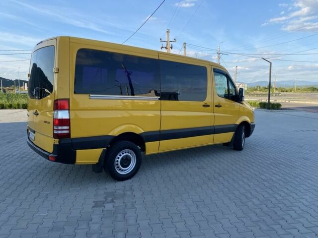 Желтый Мерседес Sprinter, объемом двигателя 2.1 л и пробегом 313 тыс. км за 11950 $, фото 4 на Automoto.ua