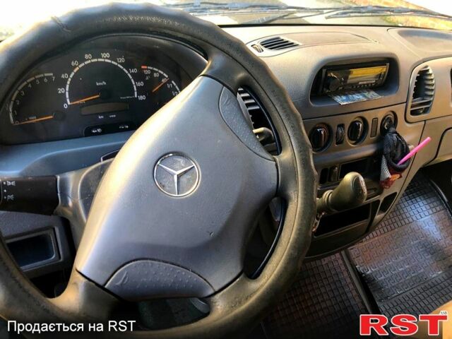 Желтый Мерседес Sprinter, объемом двигателя 2.1 л и пробегом 700 тыс. км за 8500 $, фото 3 на Automoto.ua