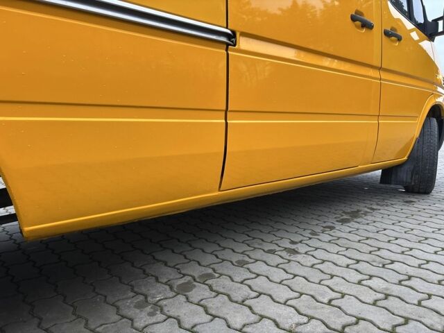 Желтый Мерседес Sprinter, объемом двигателя 2.1 л и пробегом 350 тыс. км за 11100 $, фото 18 на Automoto.ua