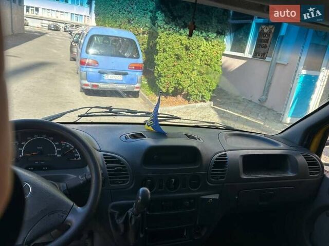 Желтый Мерседес Sprinter, объемом двигателя 2.15 л и пробегом 400 тыс. км за 7000 $, фото 2 на Automoto.ua
