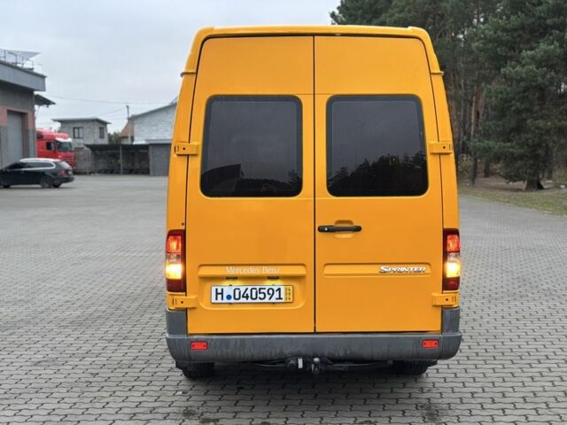Желтый Мерседес Sprinter, объемом двигателя 2.1 л и пробегом 350 тыс. км за 11100 $, фото 6 на Automoto.ua