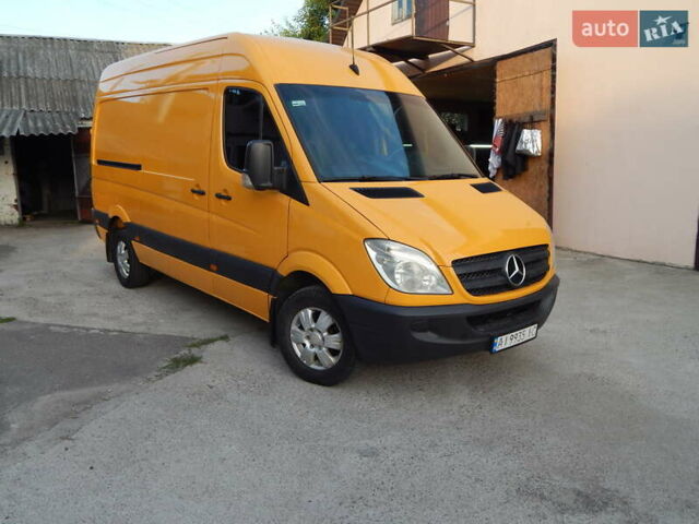 Желтый Мерседес Sprinter, объемом двигателя 2.15 л и пробегом 630 тыс. км за 10700 $, фото 2 на Automoto.ua