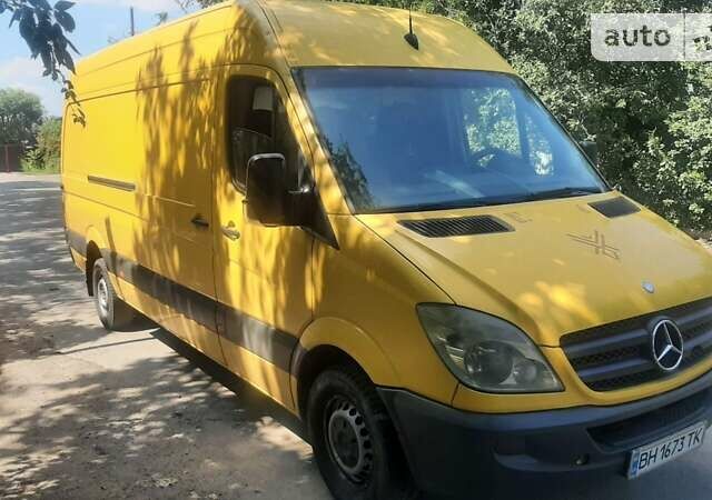 Желтый Мерседес Sprinter, объемом двигателя 2.2 л и пробегом 495 тыс. км за 11300 $, фото 3 на Automoto.ua