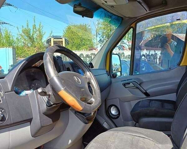Желтый Мерседес Sprinter, объемом двигателя 2.2 л и пробегом 995 тыс. км за 7900 $, фото 7 на Automoto.ua