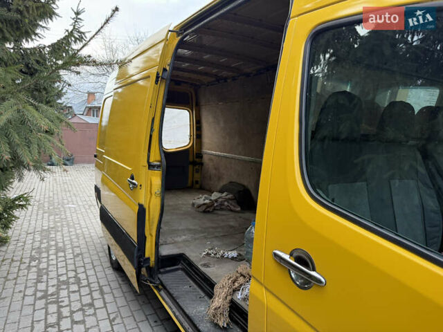 Желтый Мерседес Sprinter, объемом двигателя 2.15 л и пробегом 330 тыс. км за 9900 $, фото 5 на Automoto.ua