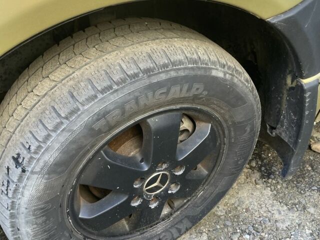 Желтый Мерседес Sprinter, объемом двигателя 3 л и пробегом 400 тыс. км за 13200 $, фото 4 на Automoto.ua