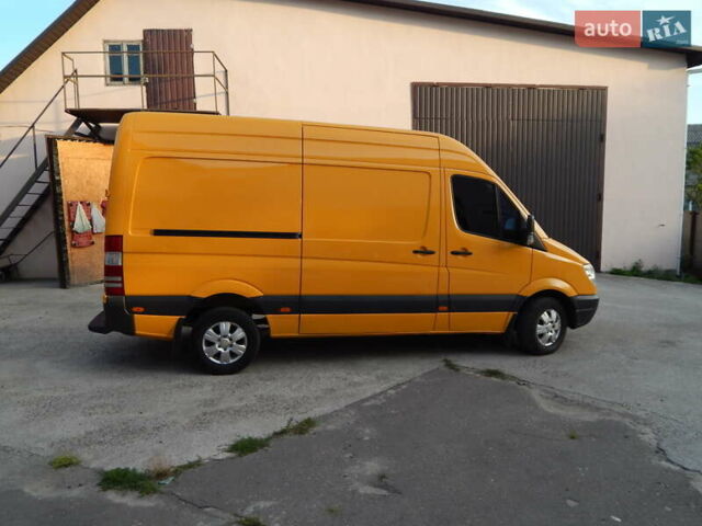 Желтый Мерседес Sprinter, объемом двигателя 2.15 л и пробегом 630 тыс. км за 10700 $, фото 4 на Automoto.ua