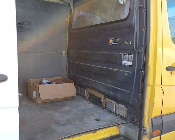 Желтый Мерседес Sprinter, объемом двигателя 2.2 л и пробегом 995 тыс. км за 7900 $, фото 9 на Automoto.ua