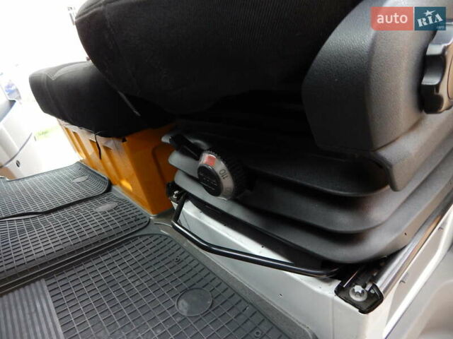 Желтый Мерседес Sprinter, объемом двигателя 2.15 л и пробегом 630 тыс. км за 10700 $, фото 23 на Automoto.ua