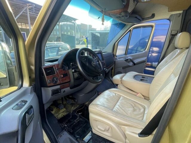 Желтый Мерседес Sprinter, объемом двигателя 3 л и пробегом 400 тыс. км за 13200 $, фото 3 на Automoto.ua